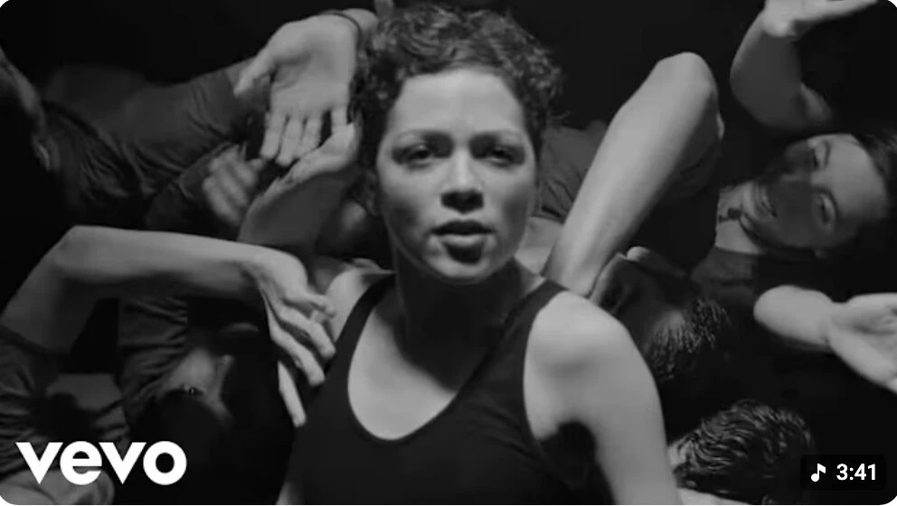 Natalia-Lafoucarde-Hasta-la-Raiz